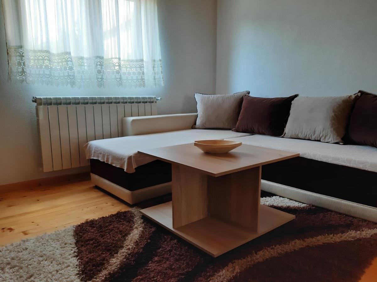 קולאסין Our House Apartments מראה חיצוני תמונה