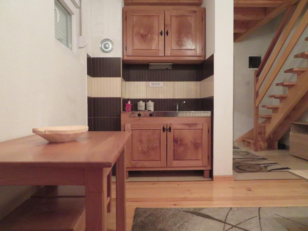 קולאסין Our House Apartments מראה חיצוני תמונה