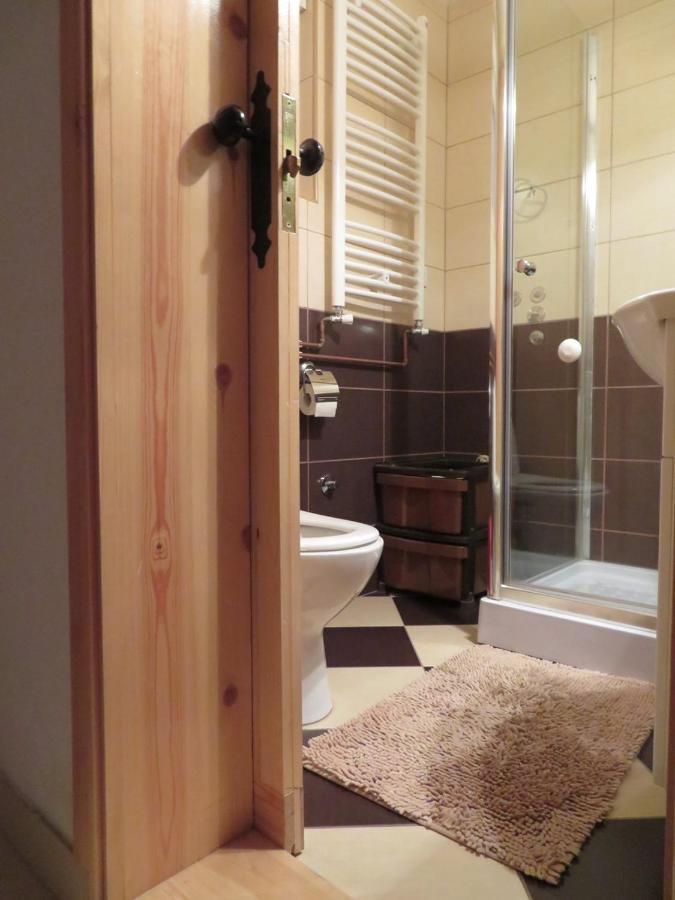 קולאסין Our House Apartments מראה חיצוני תמונה
